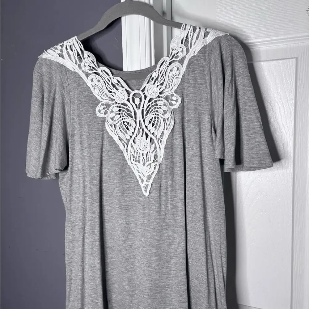 Anna Cai Gray Lace Detail Short Sleeve Flowy Top Size Small - Picture 5 of 6